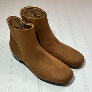 Women's Size 8 Stylish Tan Faux Suede Ankle Boots NWT